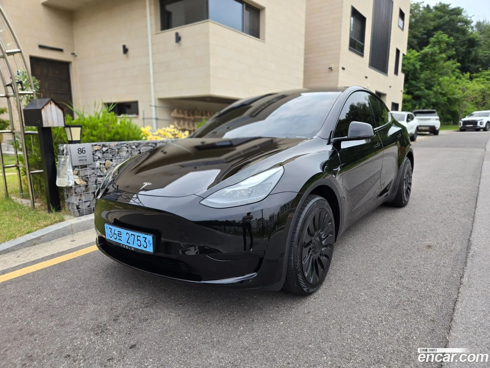 Tesla Model Y 2023 — 10