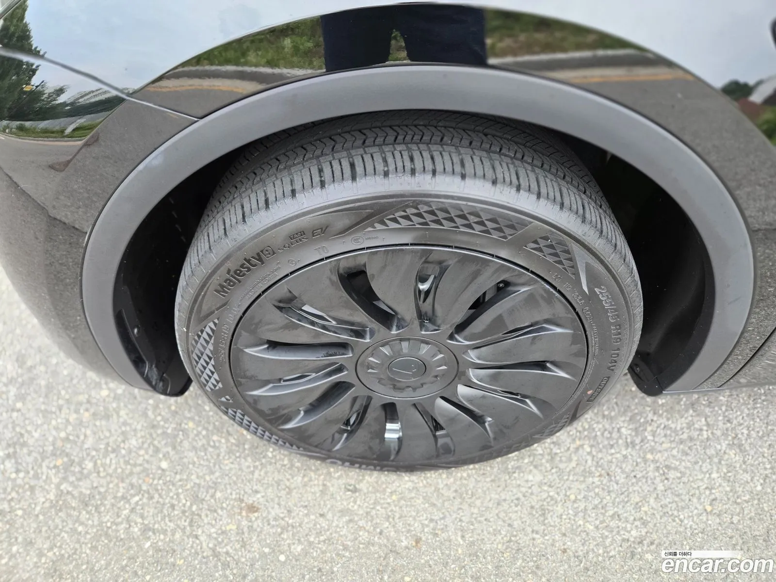 Tesla Model Y 2023 — 13