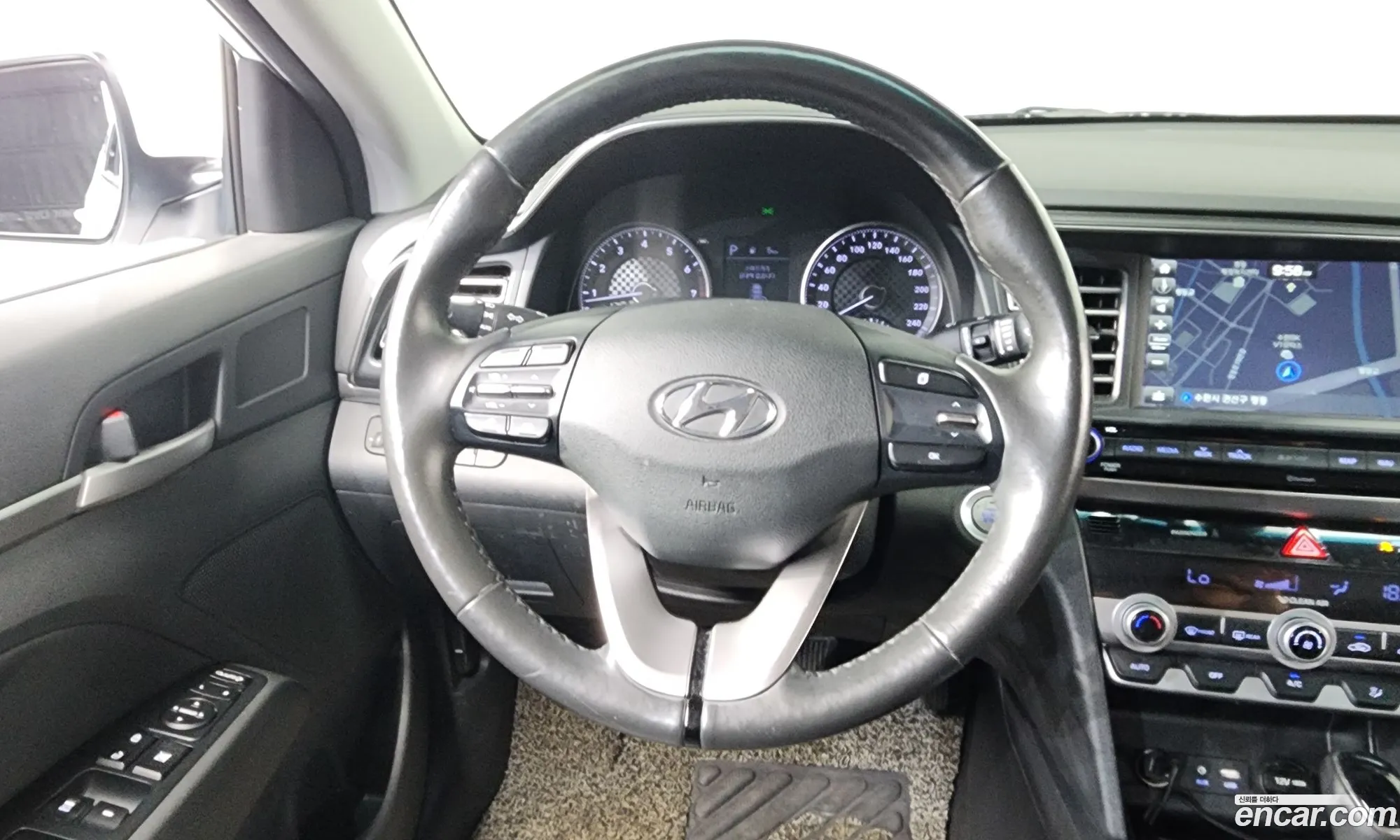 Hyundai Elantra AD 2019 — 33