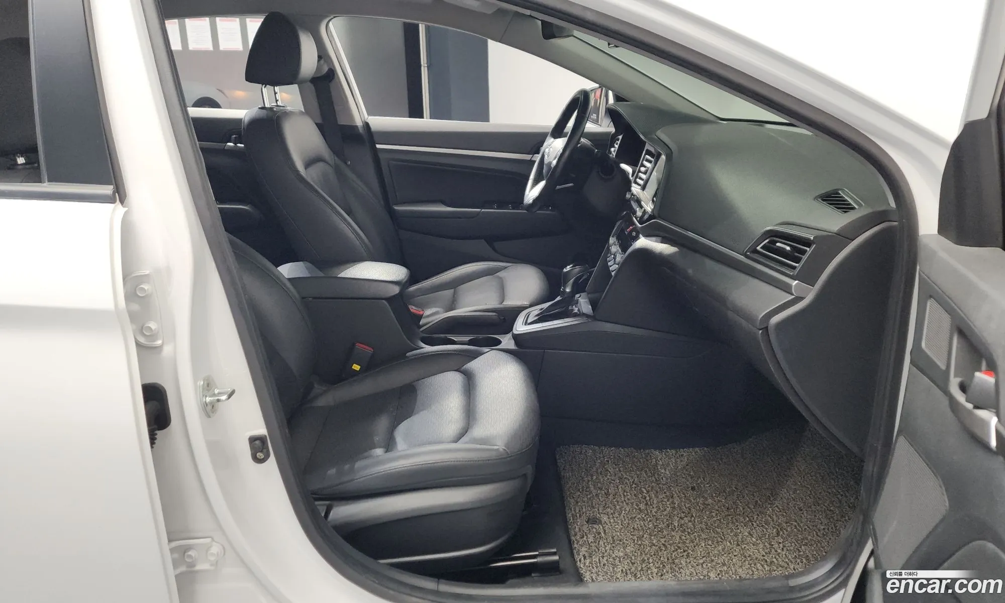Hyundai Elantra AD 2019 — 25