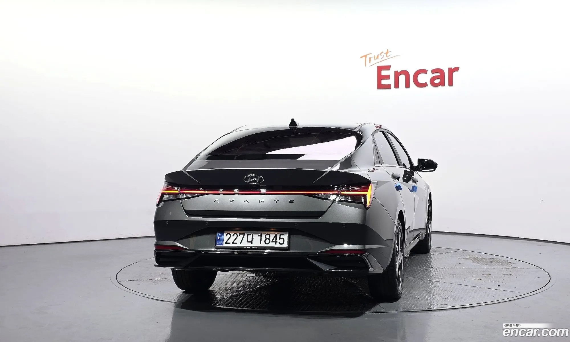 Hyundai Elantra 2023 — 16