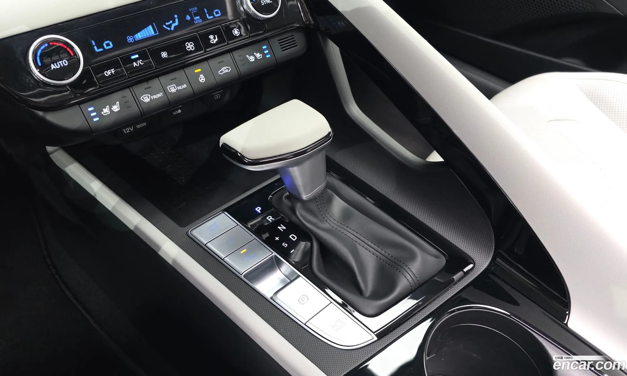 Hyundai Elantra 2023 — 2