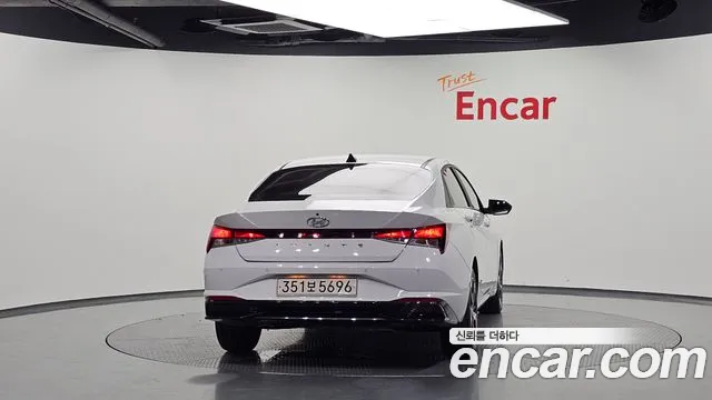 Hyundai Elantra Hybrid 2022 — 3