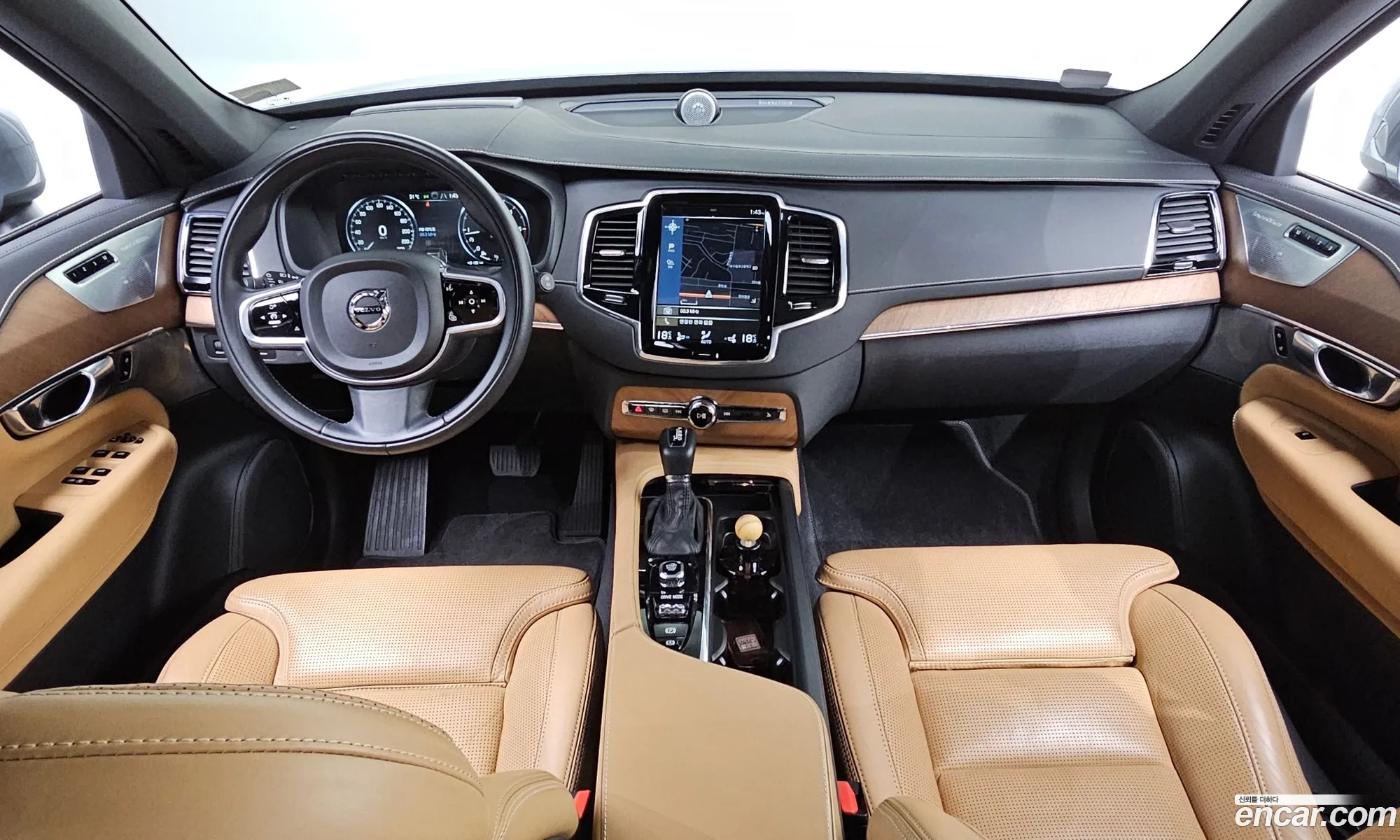 Volvo XC90 2017 YV1LF68ACJ1323341 — 18