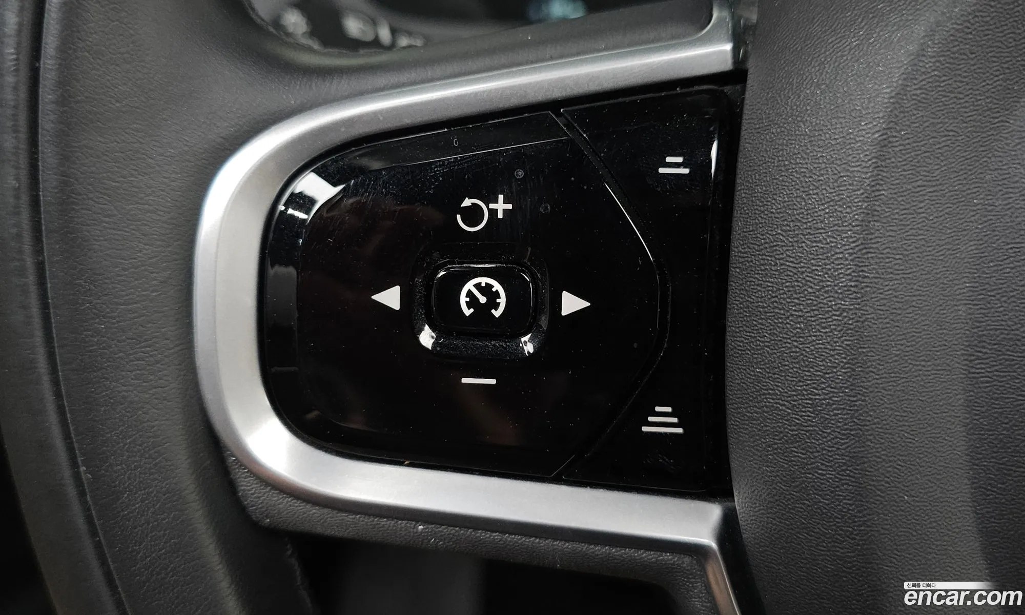 Volvo XC90 2017 YV1LF68ACJ1323341 — 7