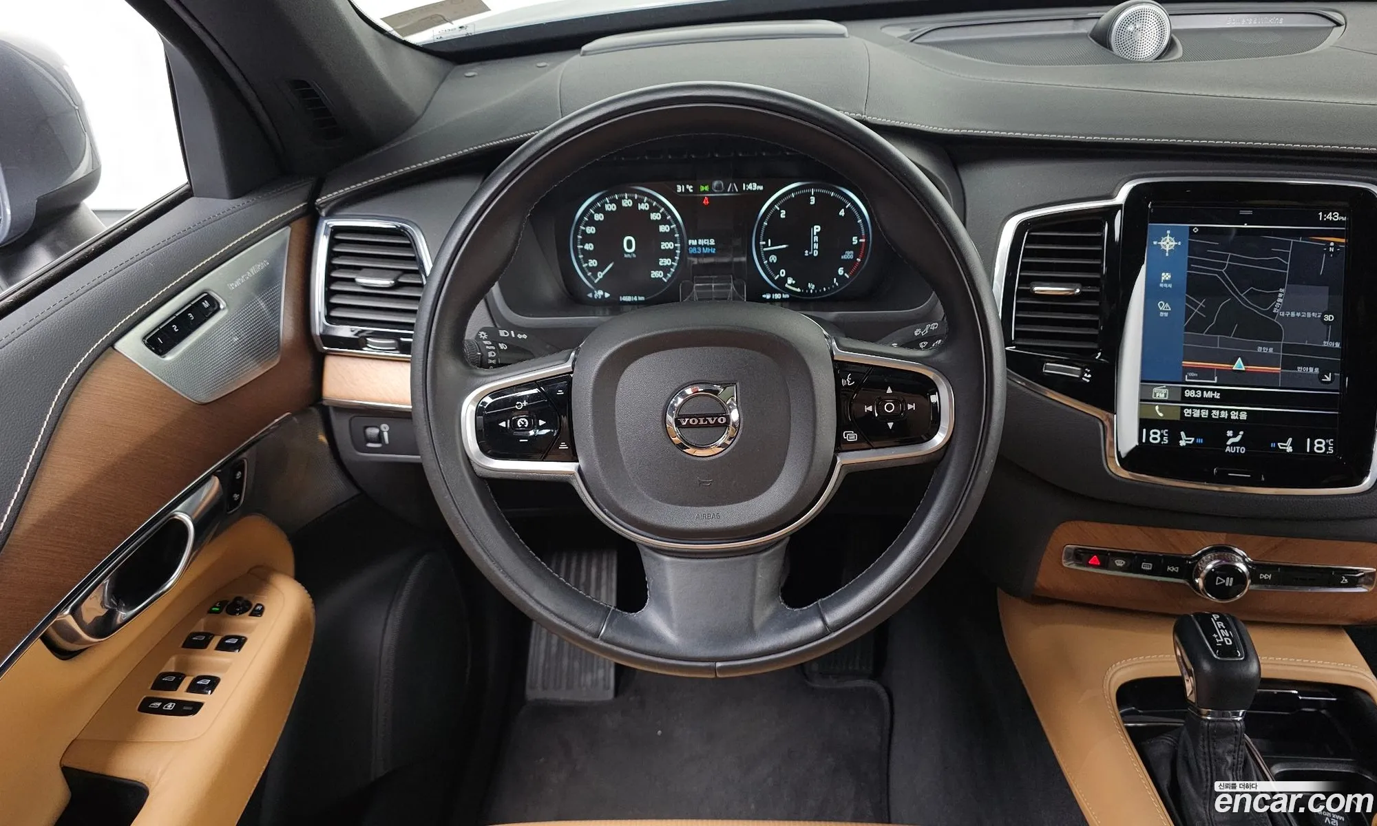 Volvo XC90 2017 YV1LF68ACJ1323341 — 12