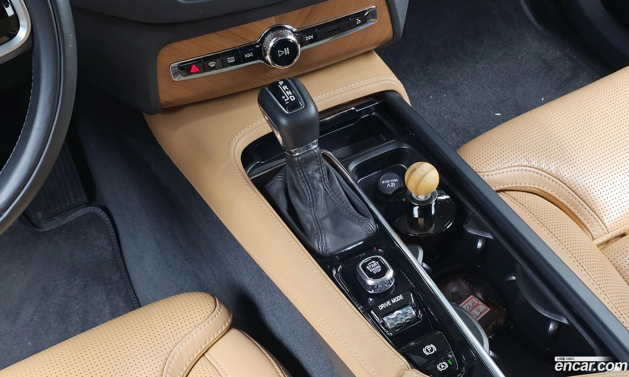 Volvo XC90 2017 YV1LF68ACJ1323341 — 8
