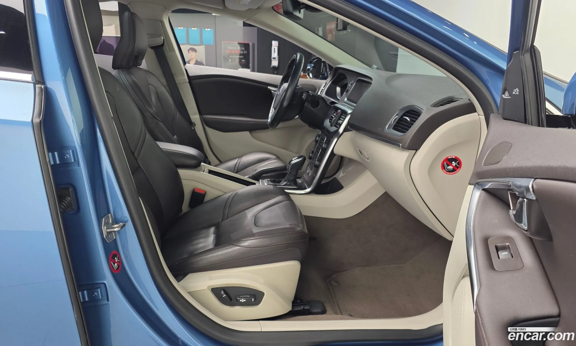 Volvo V40 2015 YV1MV845BF2220504 — 13