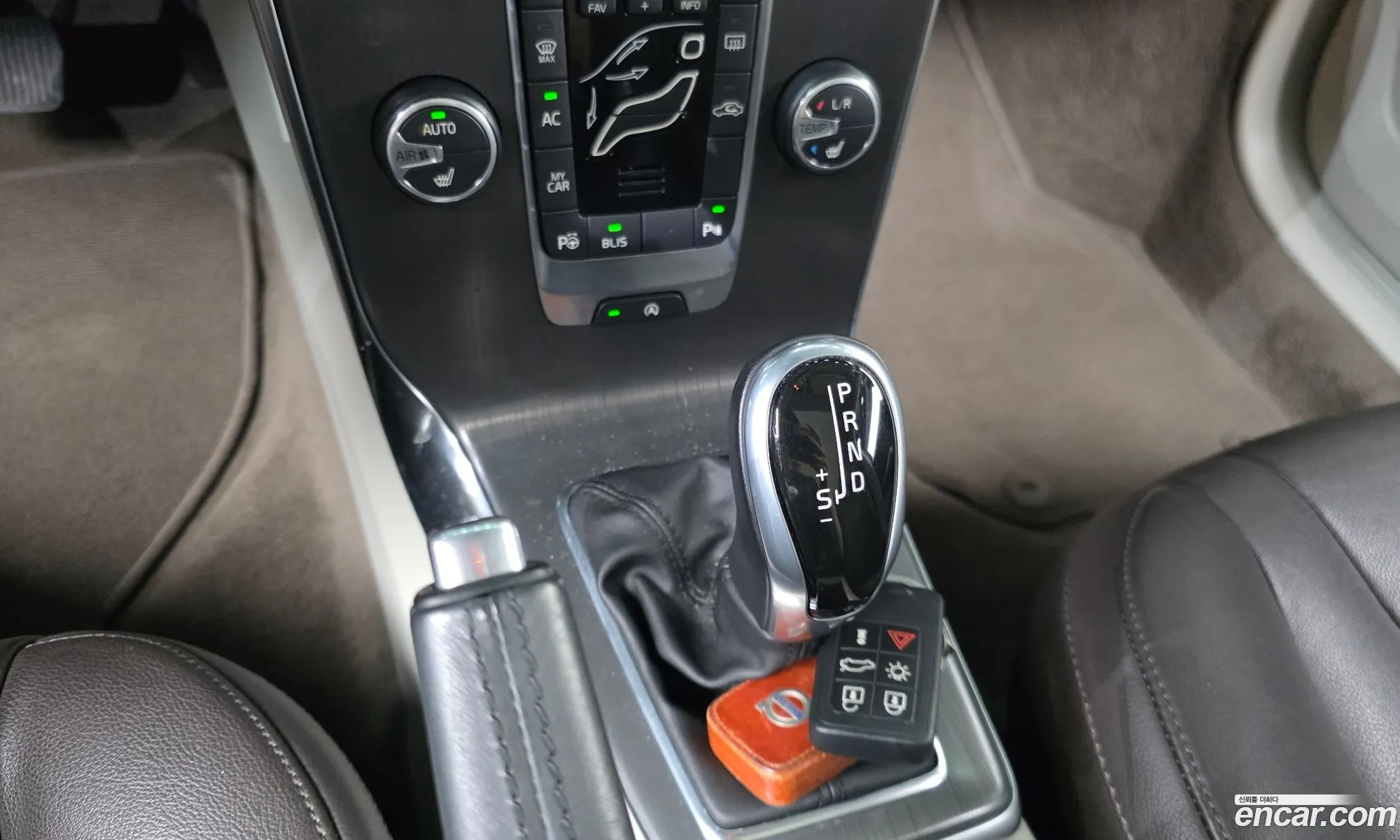 Volvo V40 2015 YV1MV845BF2220504 — 4