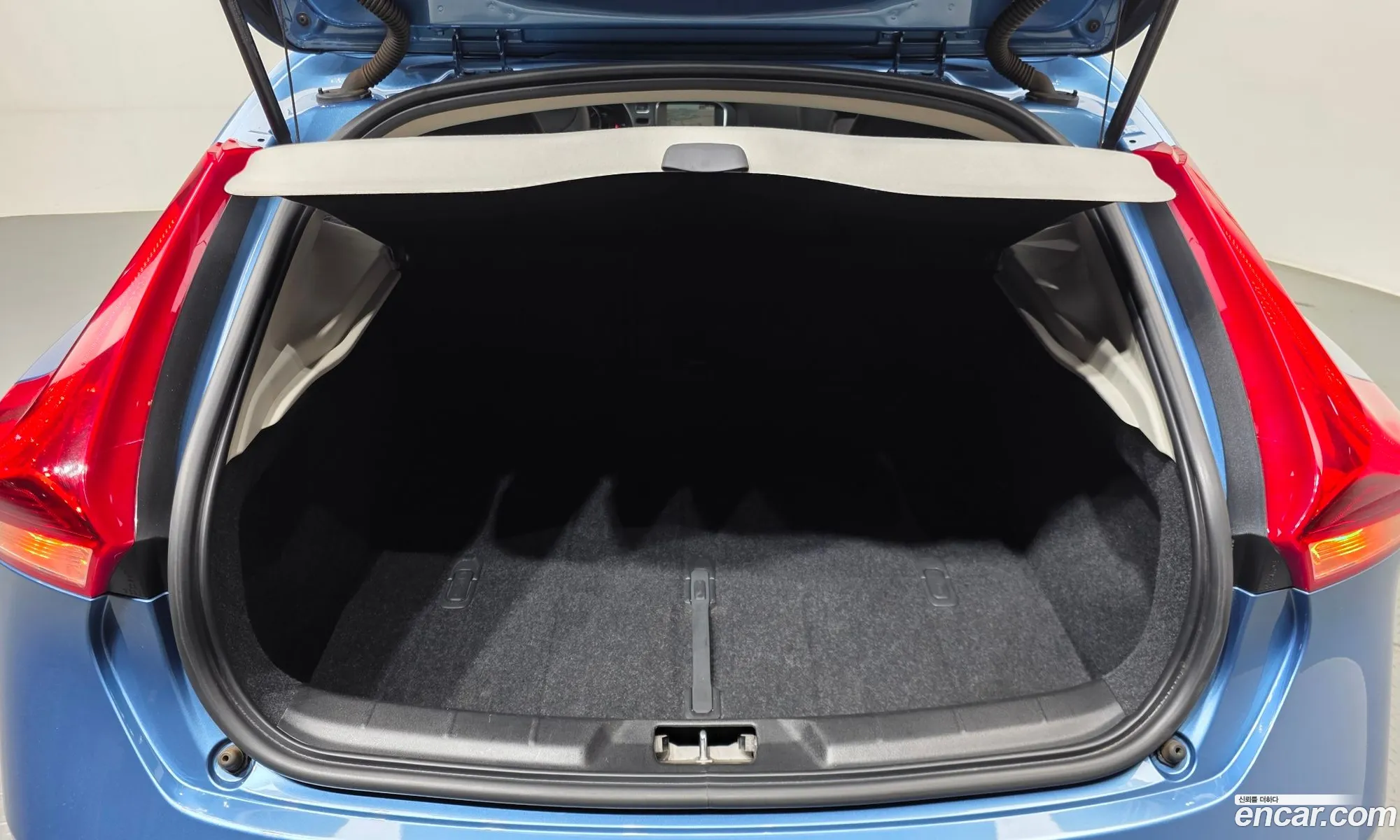 Volvo V40 2015 YV1MV845BF2220504 — 10