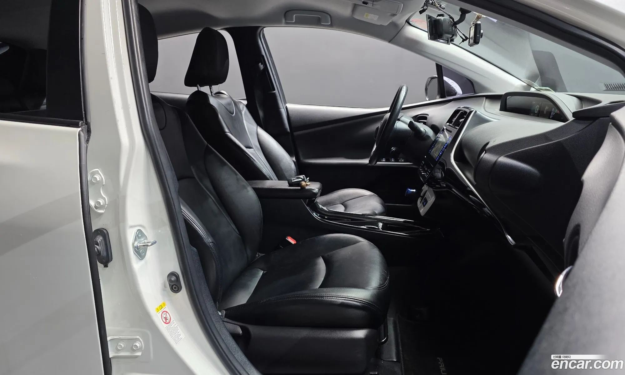 Toyota Prius 2017 JTDKBRFU6H3545891 — 3