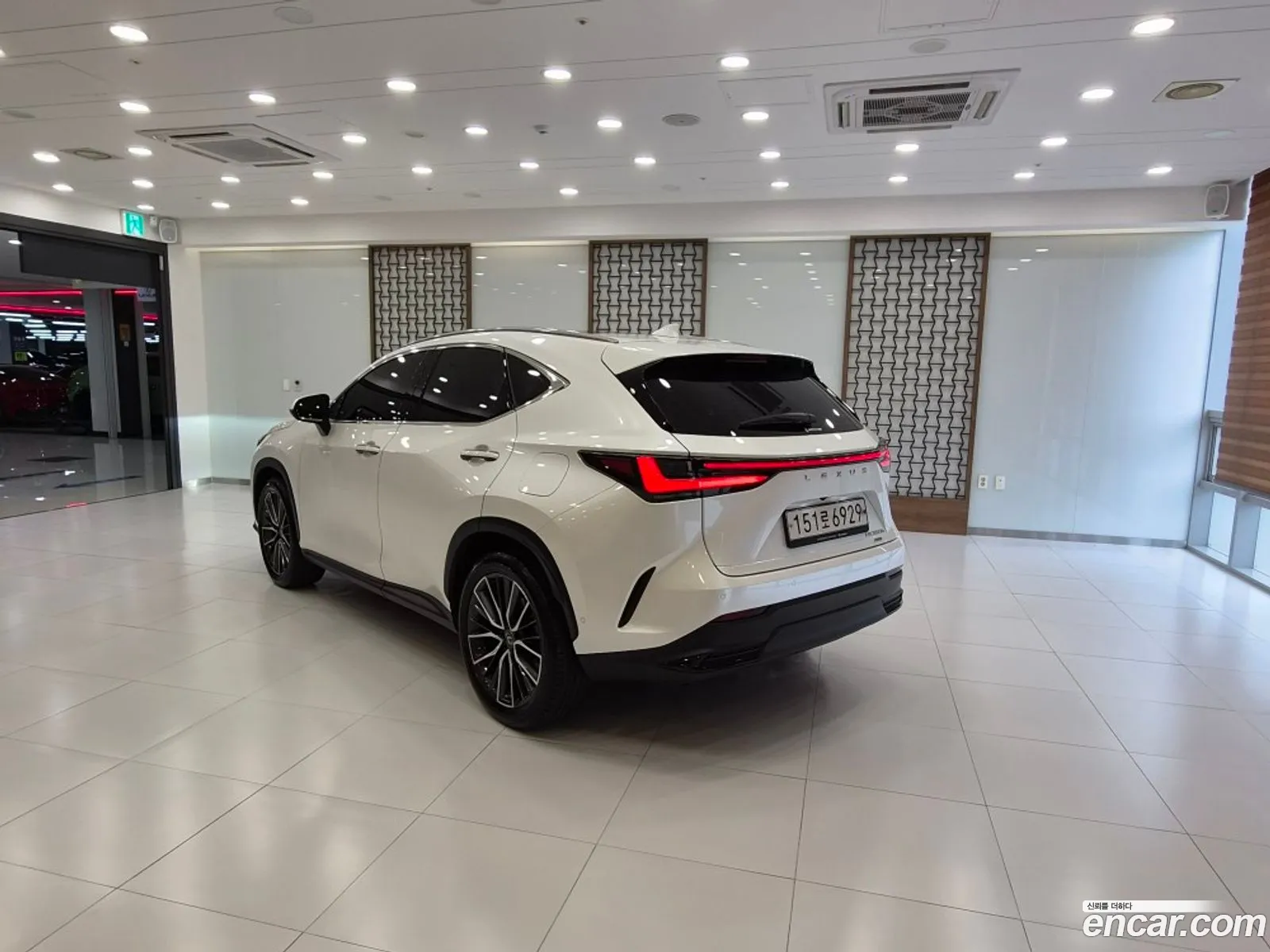 Lexus NX350h 2022 — 11
