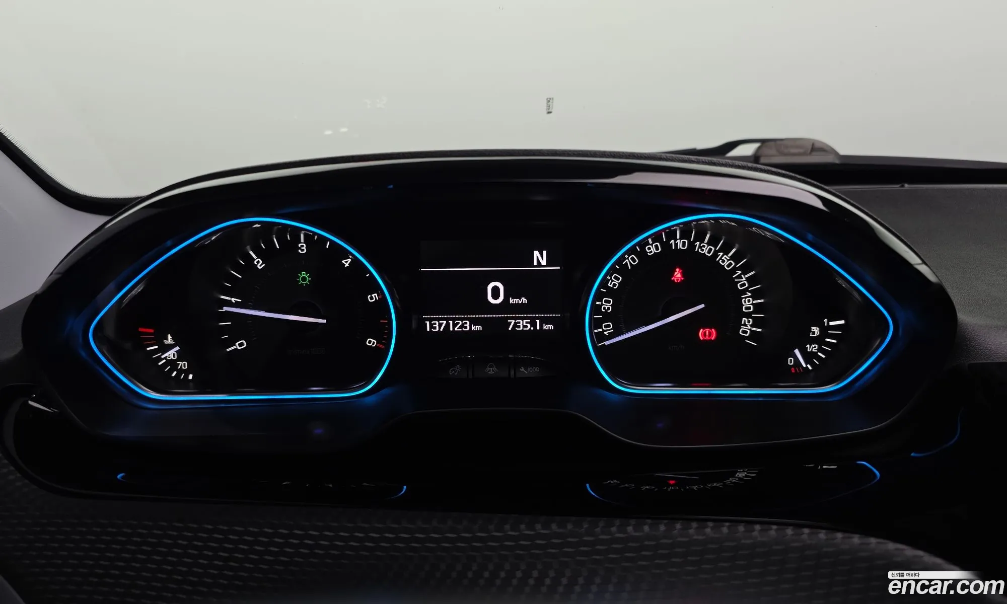 Peugeot 2008 2017 VF3CUBHYMHY002853 — 2