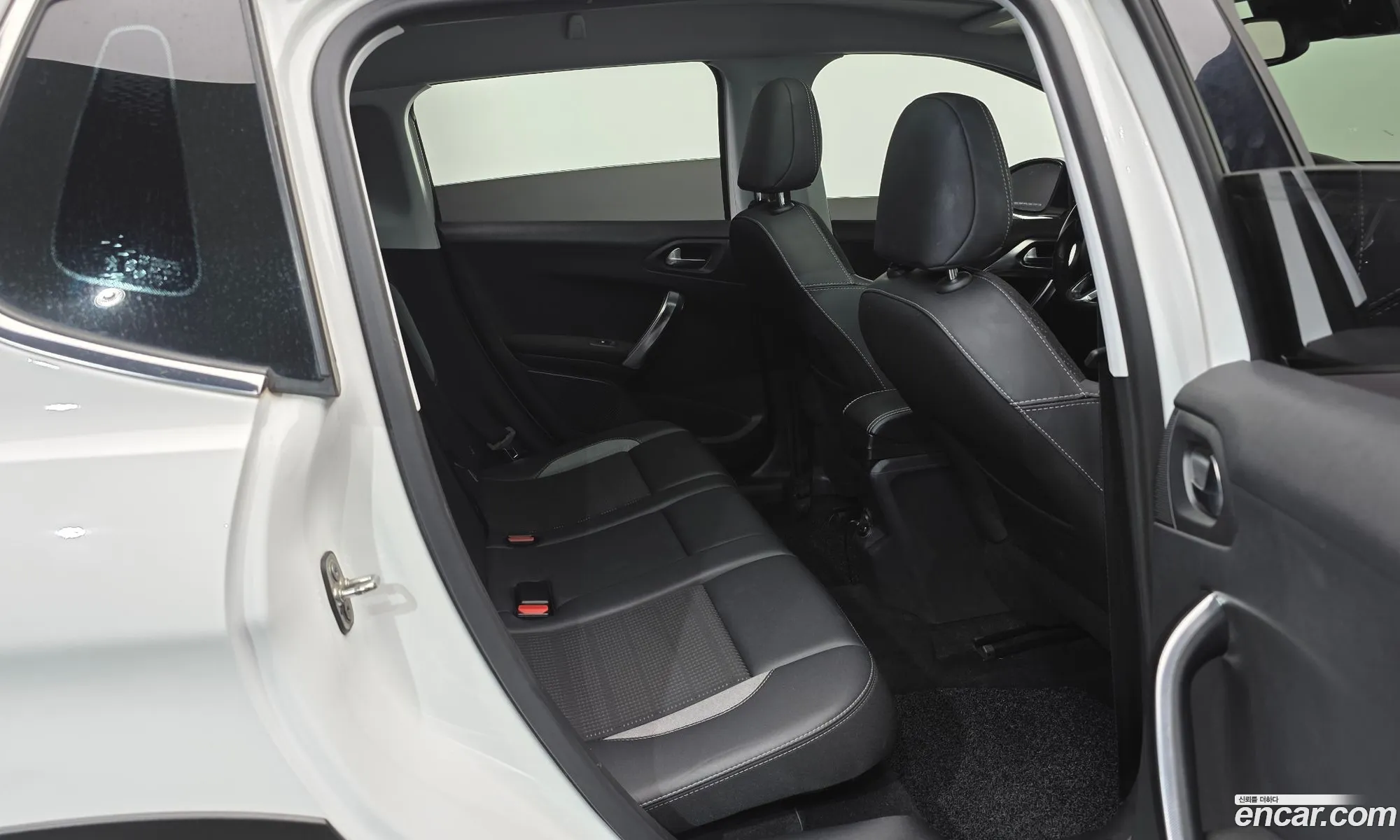 Peugeot 2008 2017 VF3CUBHYMHY002853 — 18