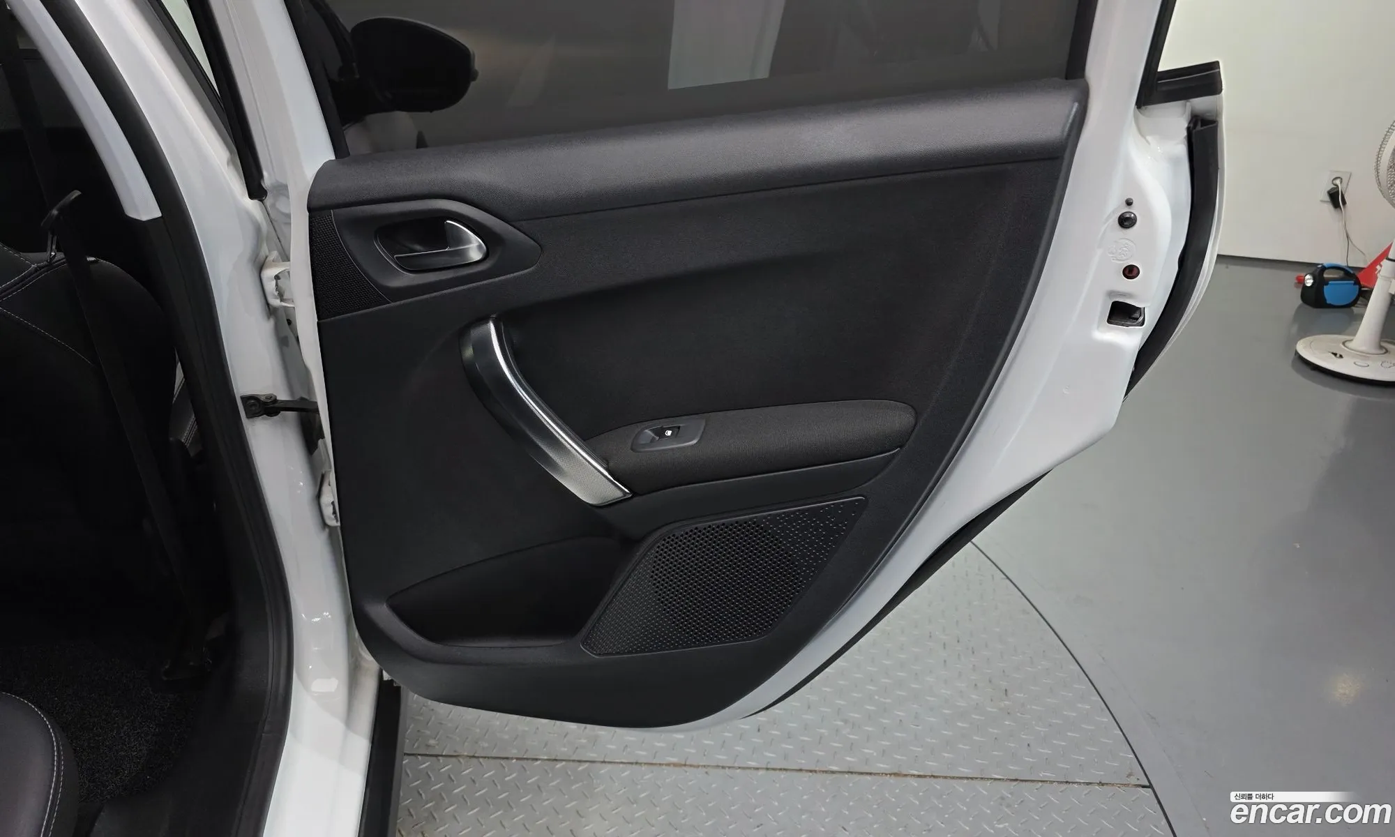Peugeot 2008 2017 VF3CUBHYMHY002853 — 29