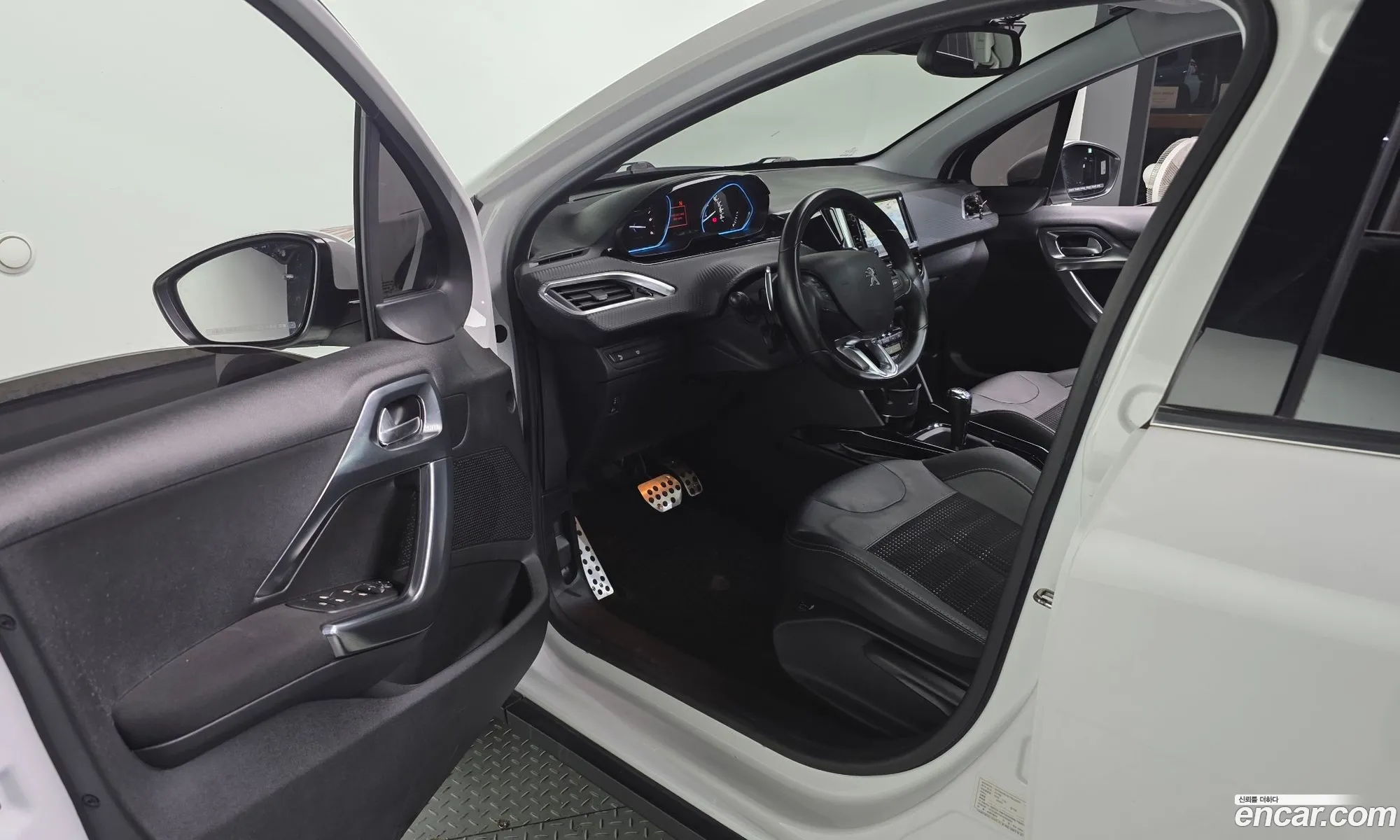Peugeot 2008 2017 VF3CUBHYMHY002853 — 4