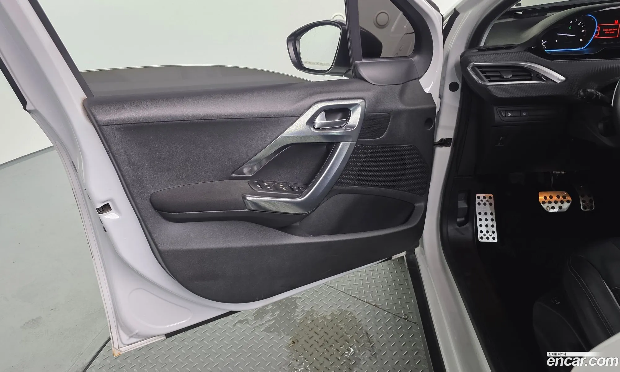Peugeot 2008 2017 VF3CUBHYMHY002853 — 24