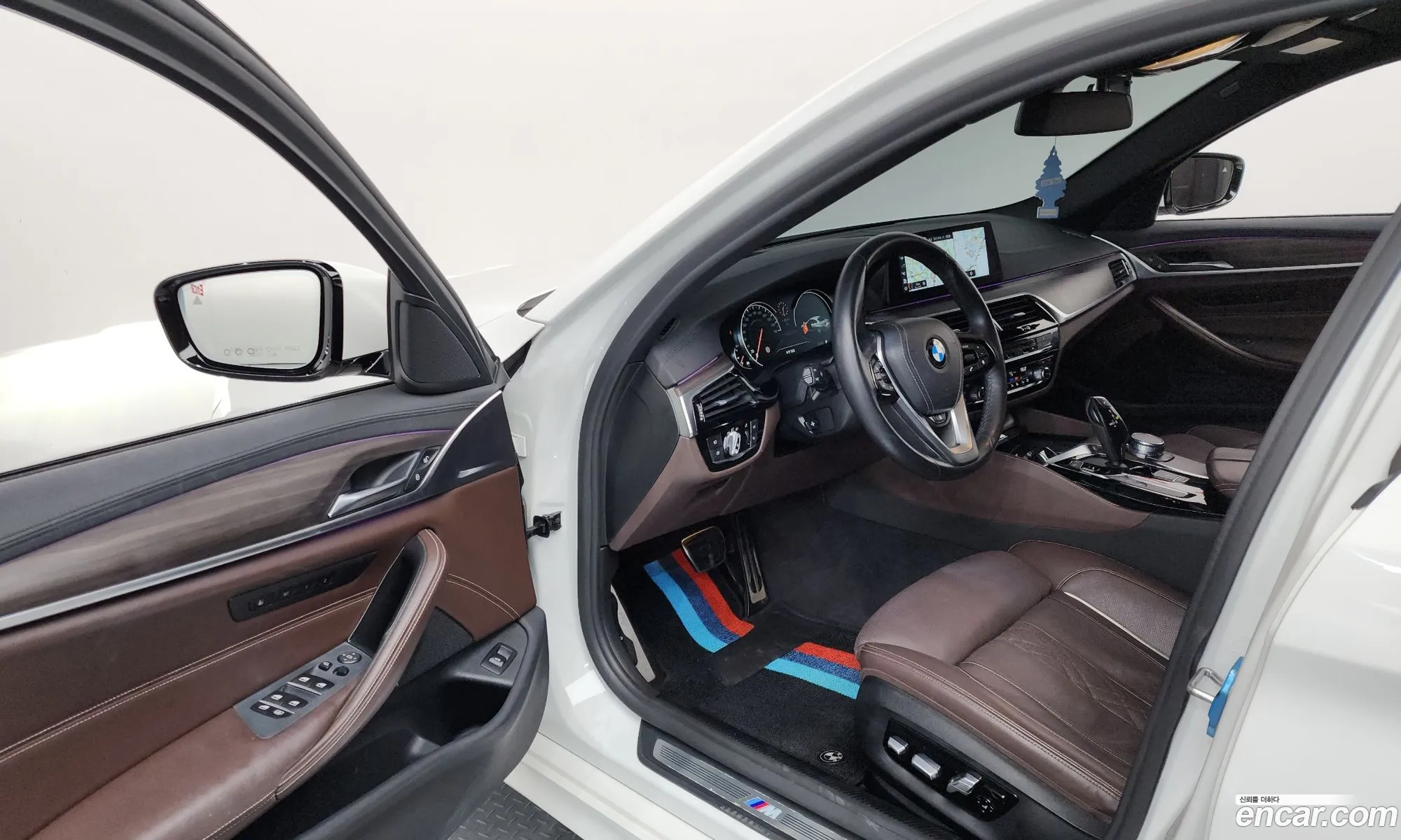 BMW 5 Series 2018 WBAJD9103JWC12384 — 12