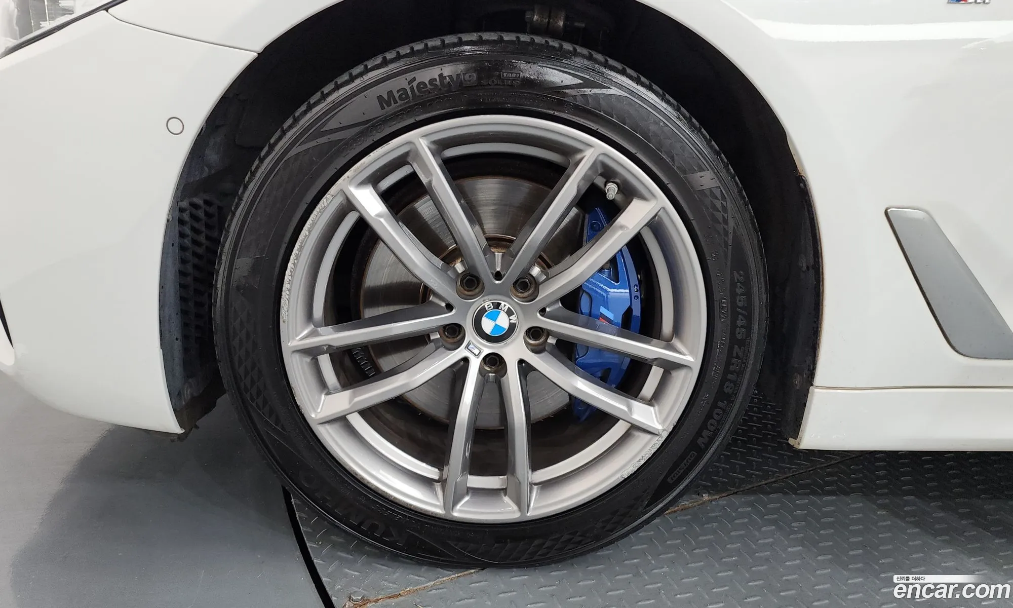 BMW 5 Series 2018 WBAJD9103JWC12384 — 7