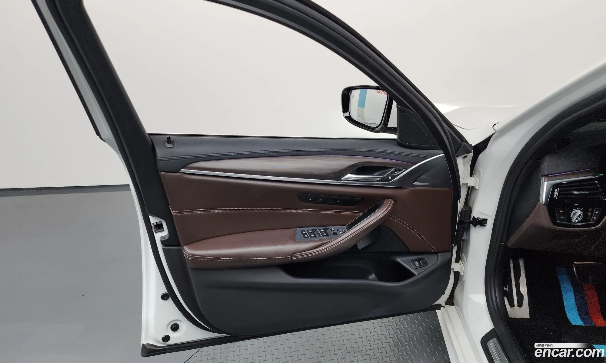 BMW 5 Series 2018 WBAJD9103JWC12384 — 18