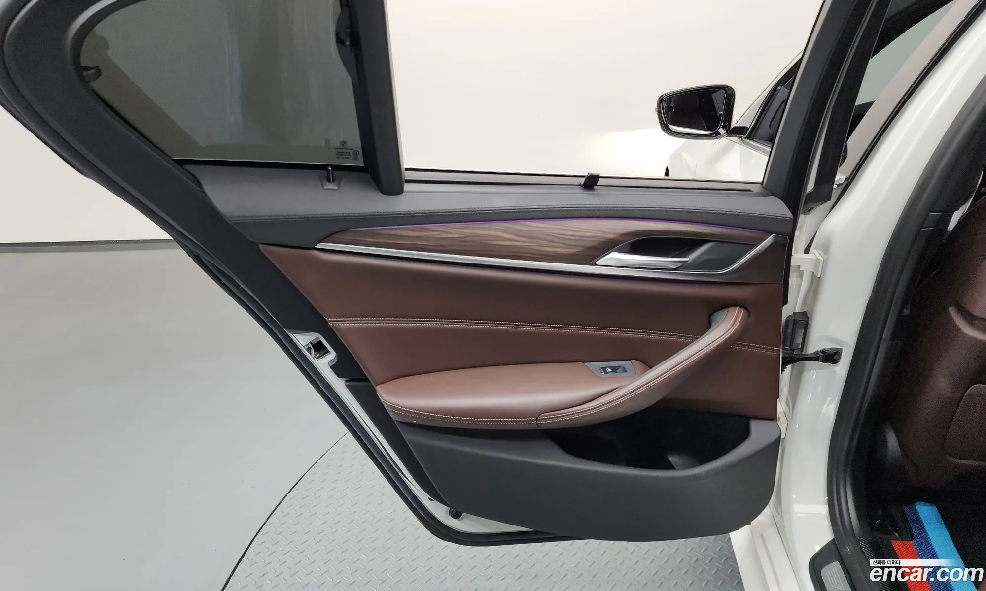 BMW 5 Series 2018 WBAJD9103JWC12384 — 30