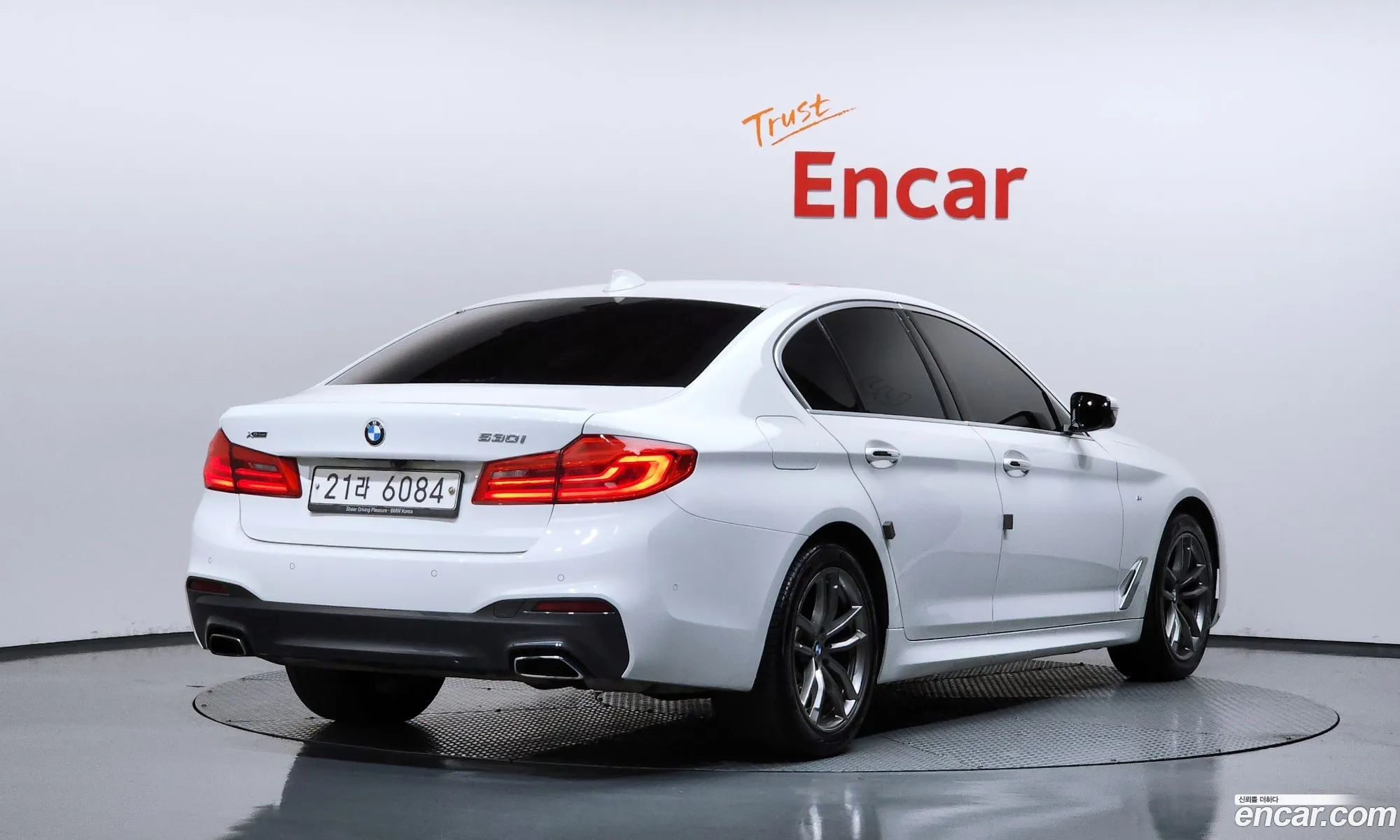 BMW 5 Series 2018 WBAJD9103JWC12384 — 5