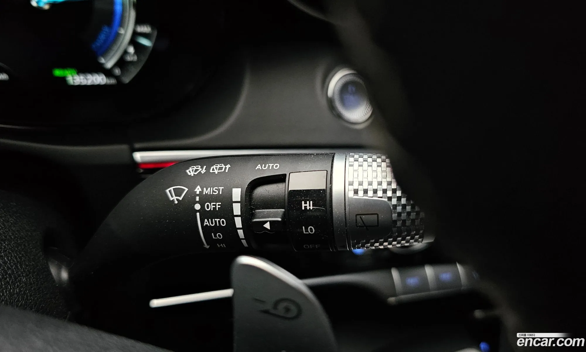 Genesis Electrified GV70 2022 — 10