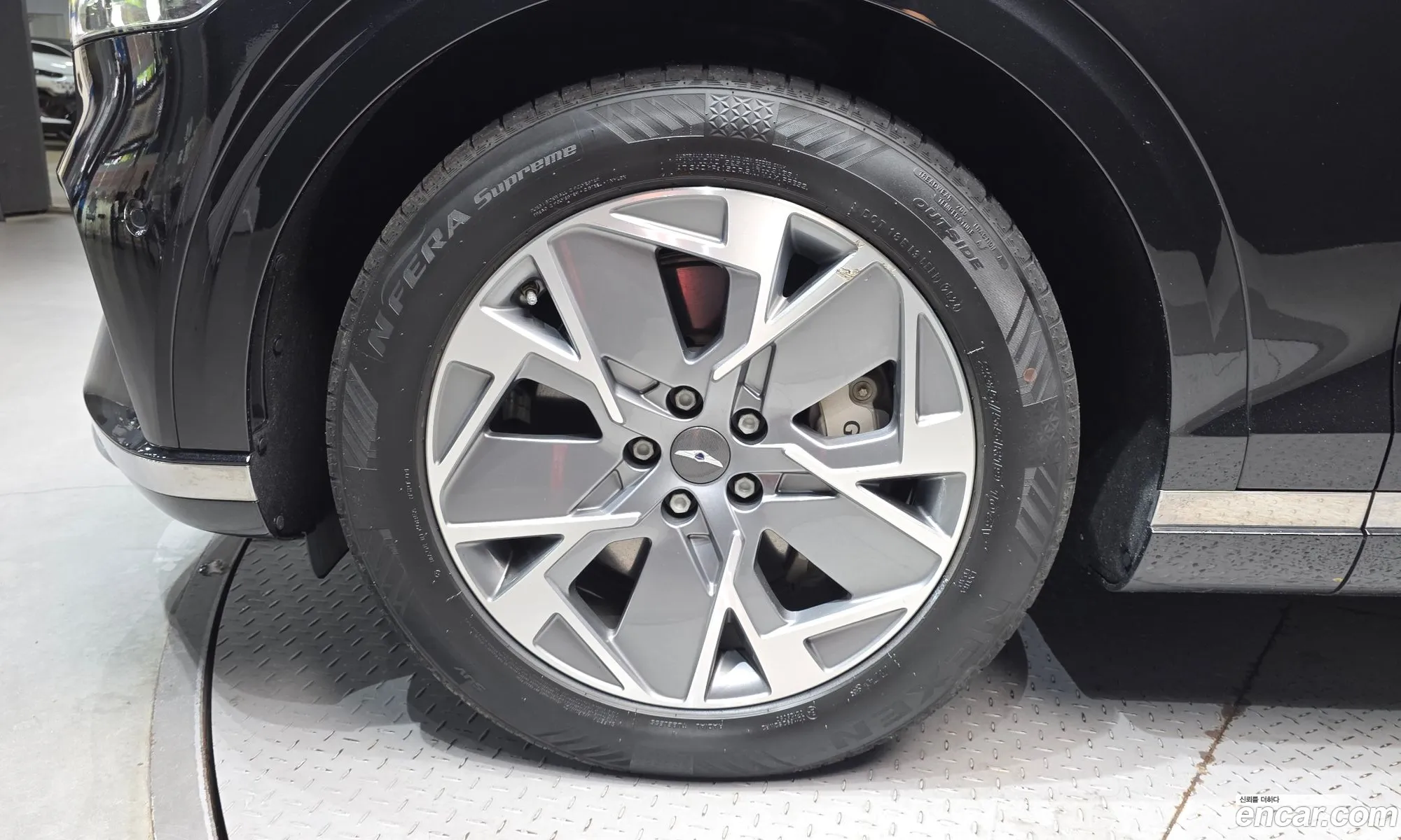 Genesis Electrified GV70 2022 — 24