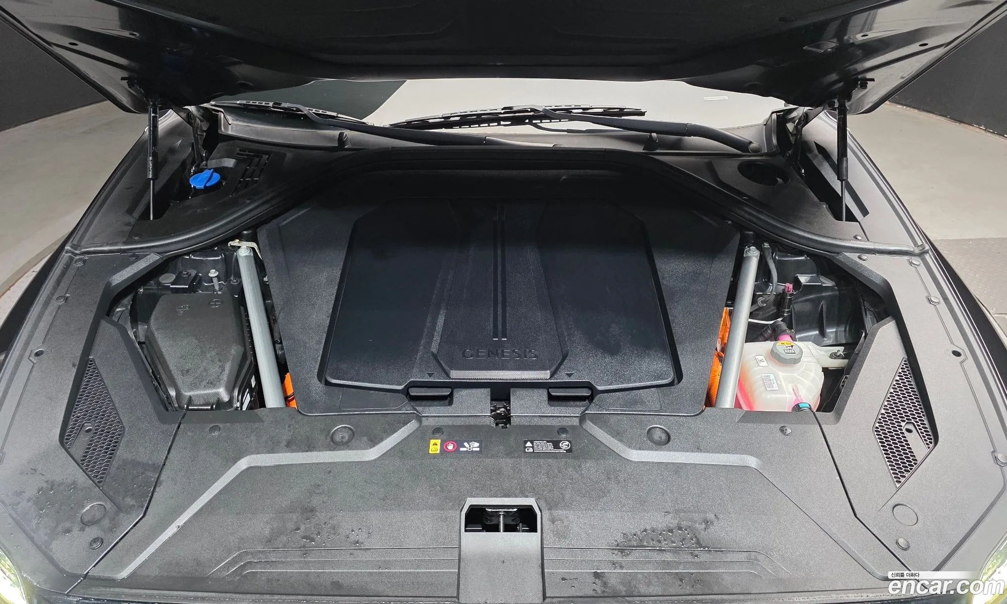 Genesis Electrified GV70 2022 — 11