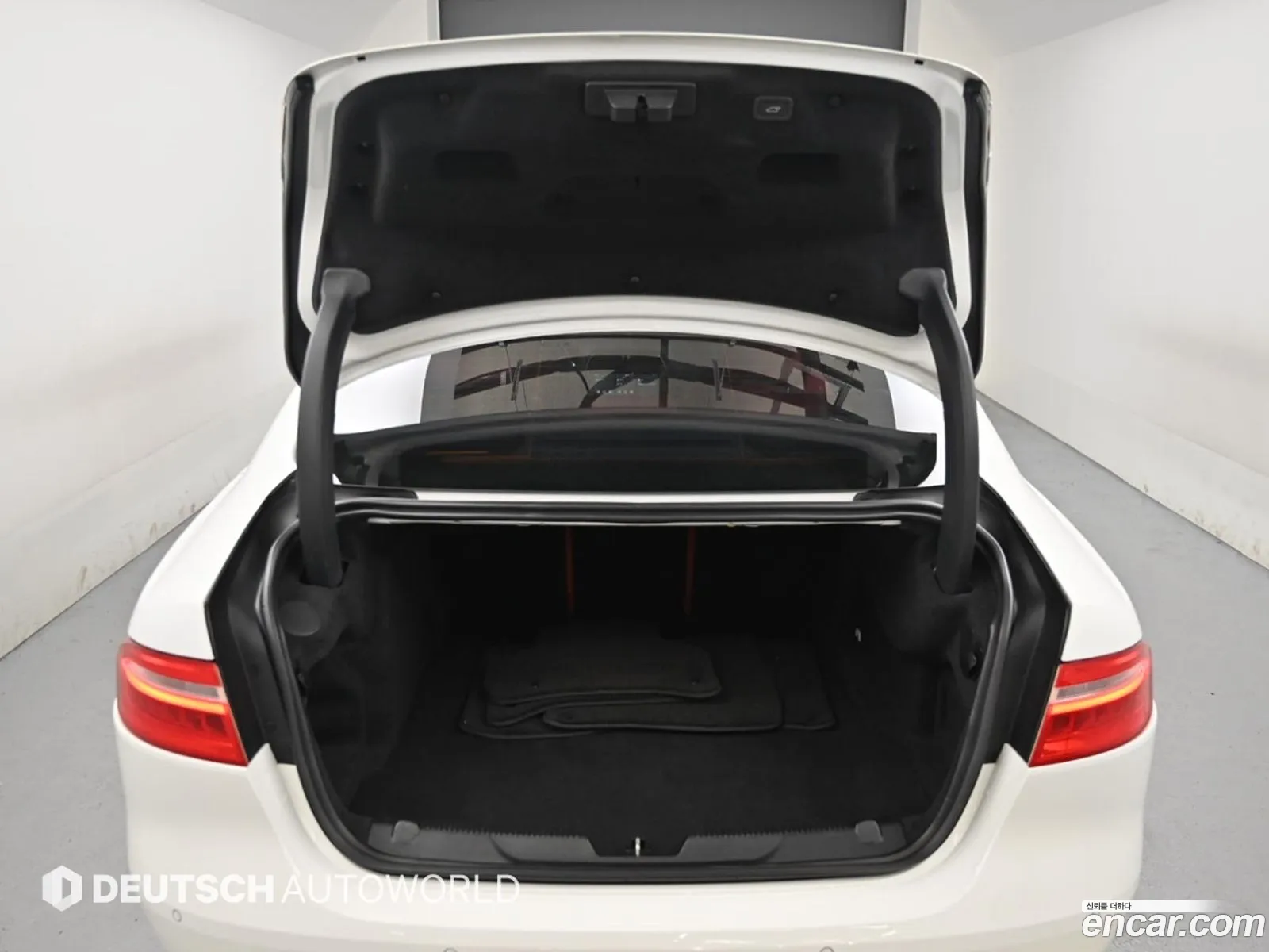 Jaguar XE 2017 — 17