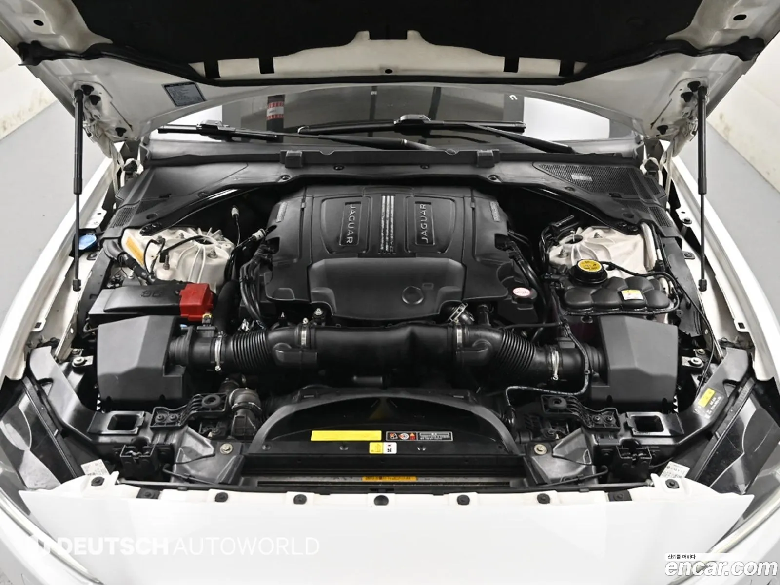 Jaguar XE 2017 — 15