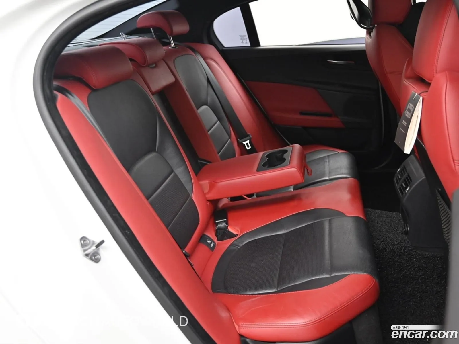 Jaguar XE 2017 — 13