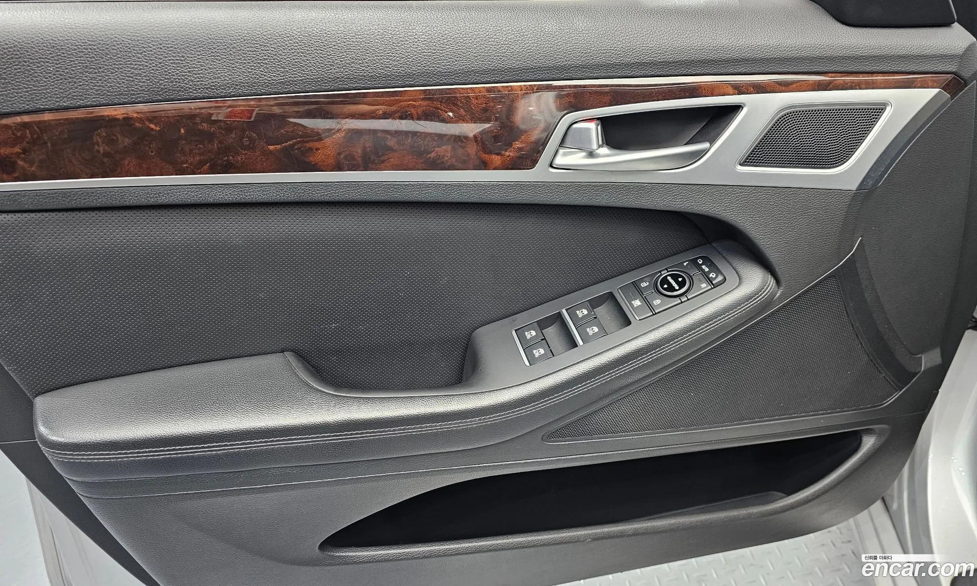 Hyundai Genesis DH 2016 — 29