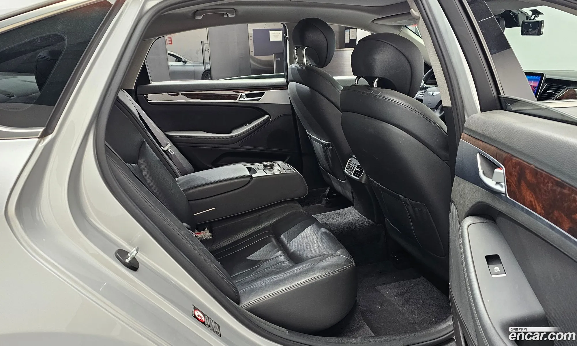 Hyundai Genesis DH 2016 — 19