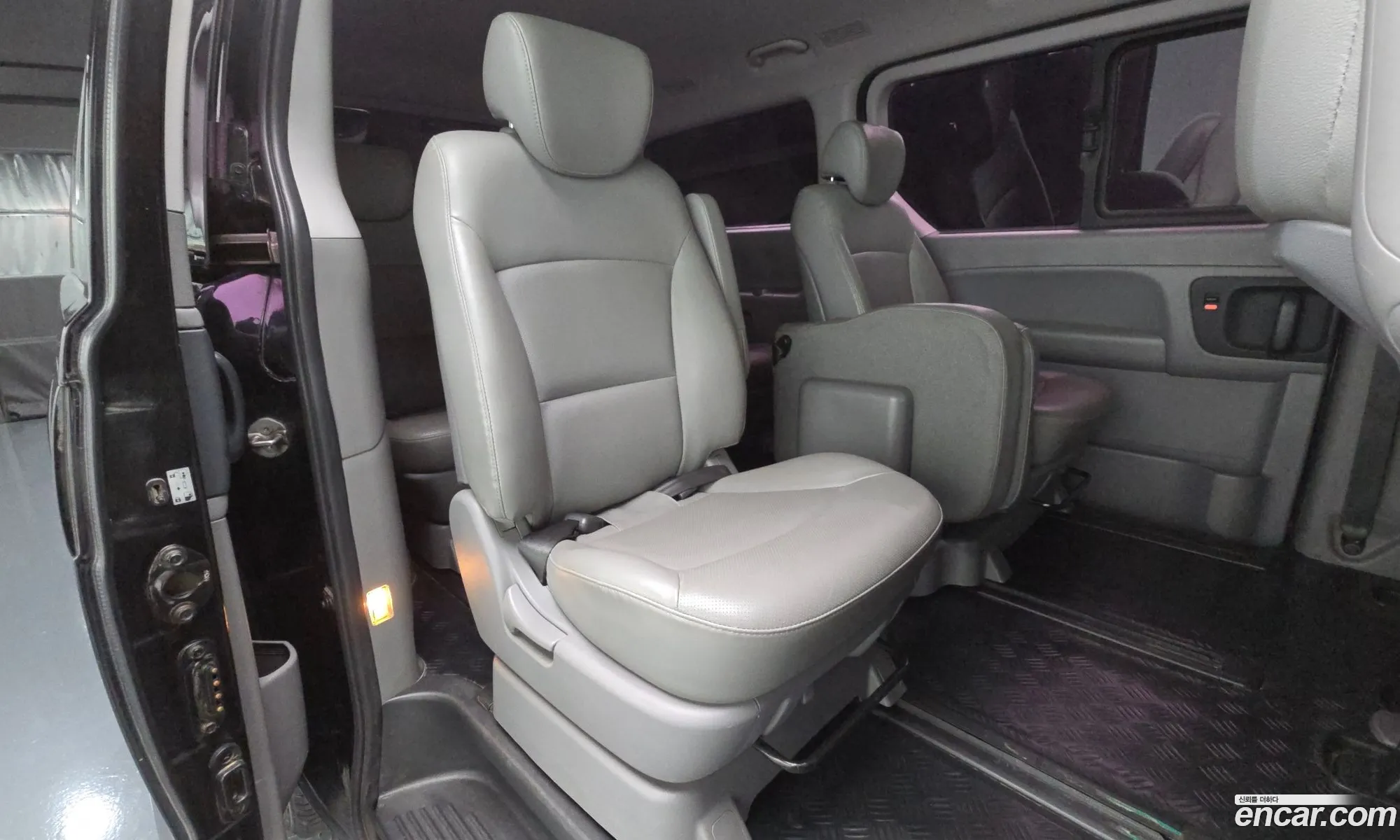 Hyundai Grand Starex 2018 — 24