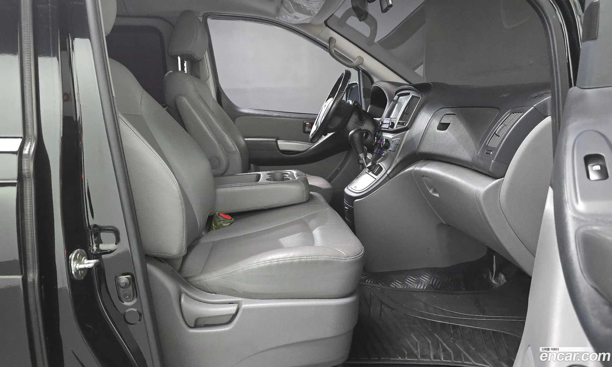 Hyundai Grand Starex 2018 — 21