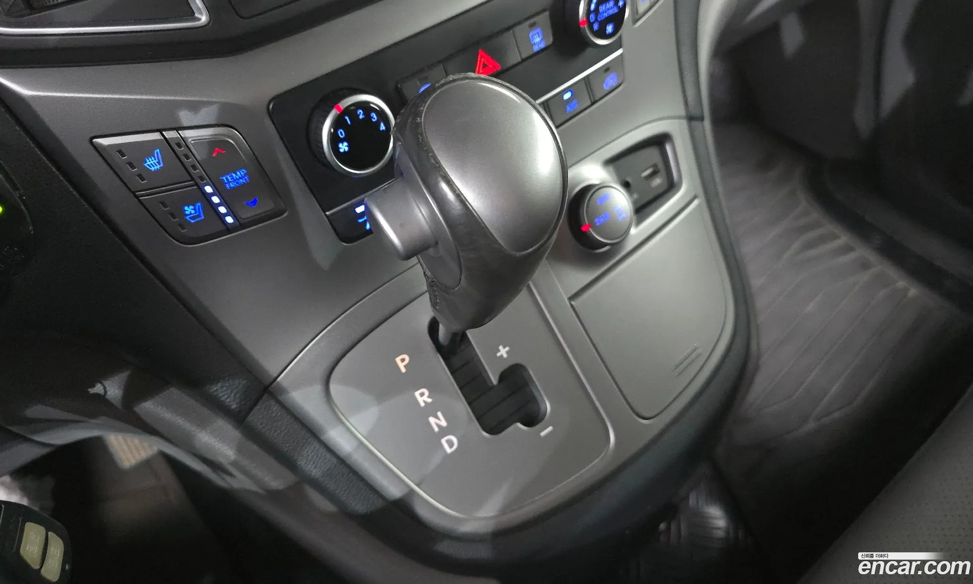Hyundai Grand Starex 2018 — 17