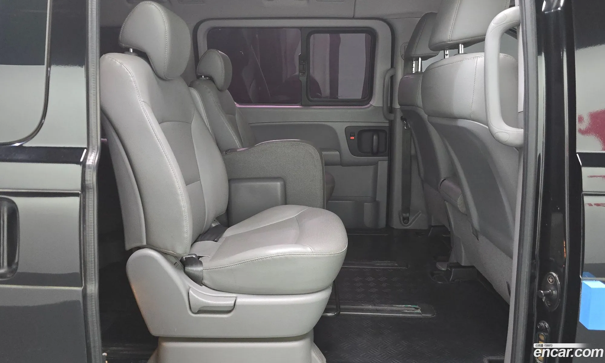 Hyundai Grand Starex 2018 — 28
