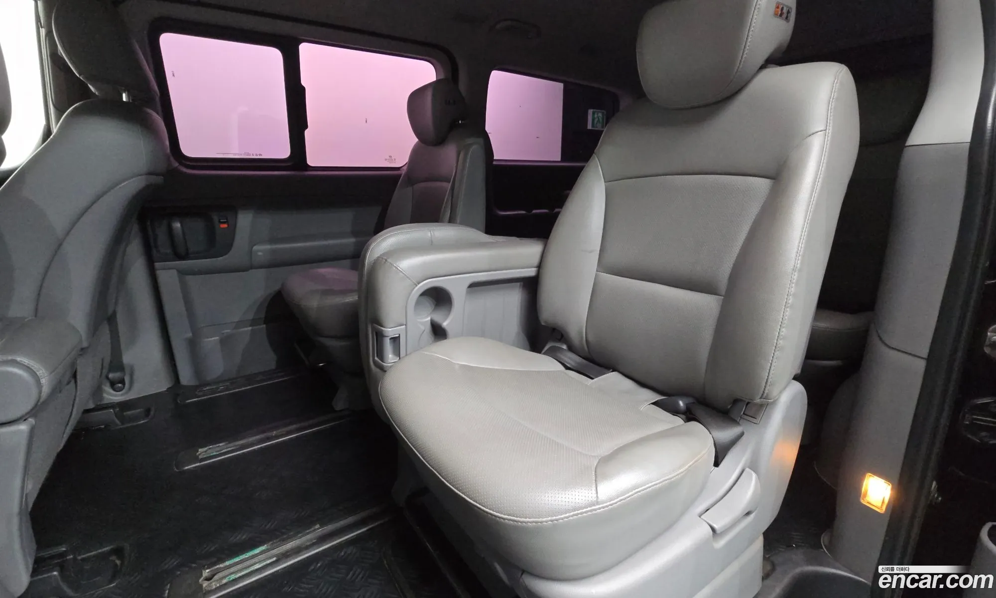 Hyundai Grand Starex 2018 — 29