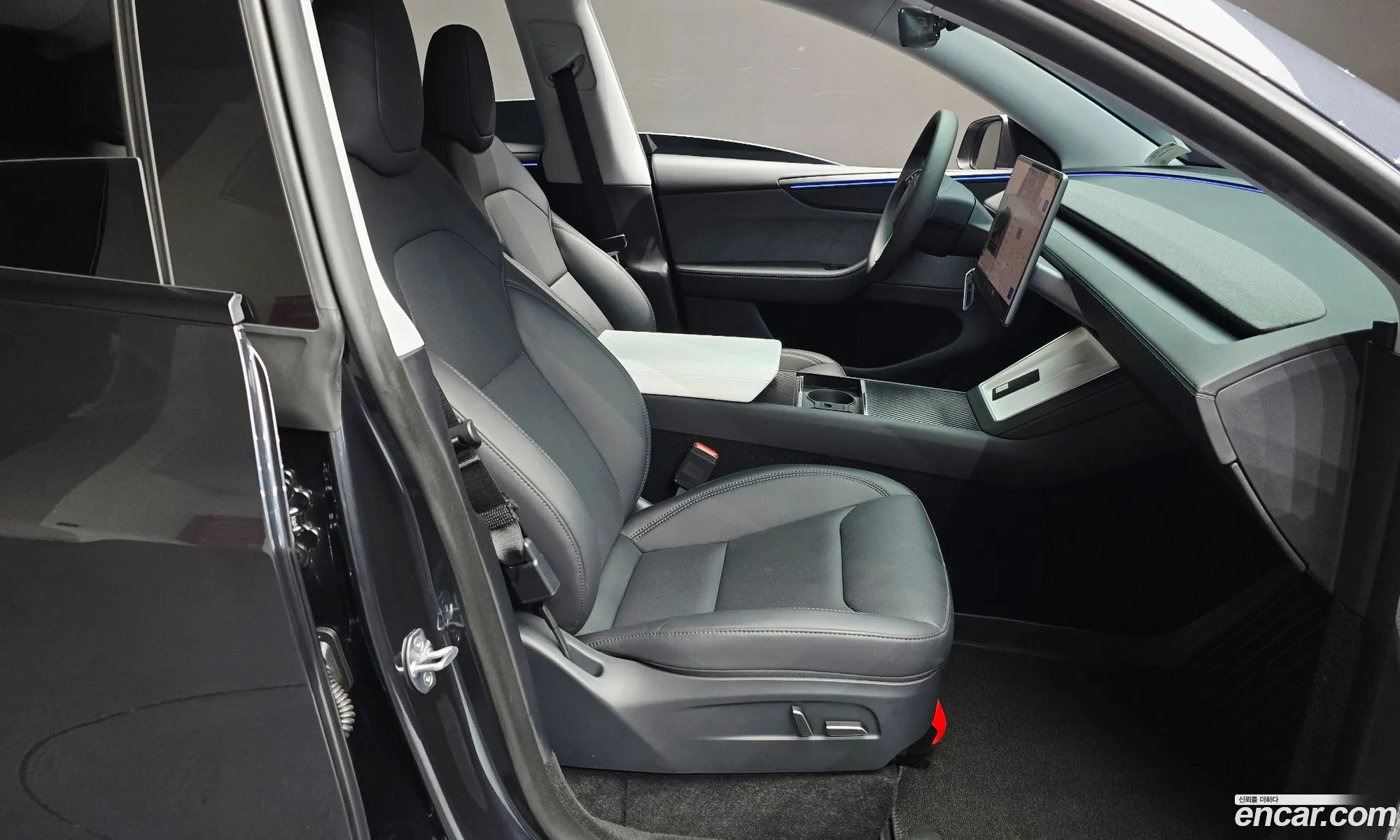 Tesla Model Y 2025 LRWYGCFJ1SC104043 — 21