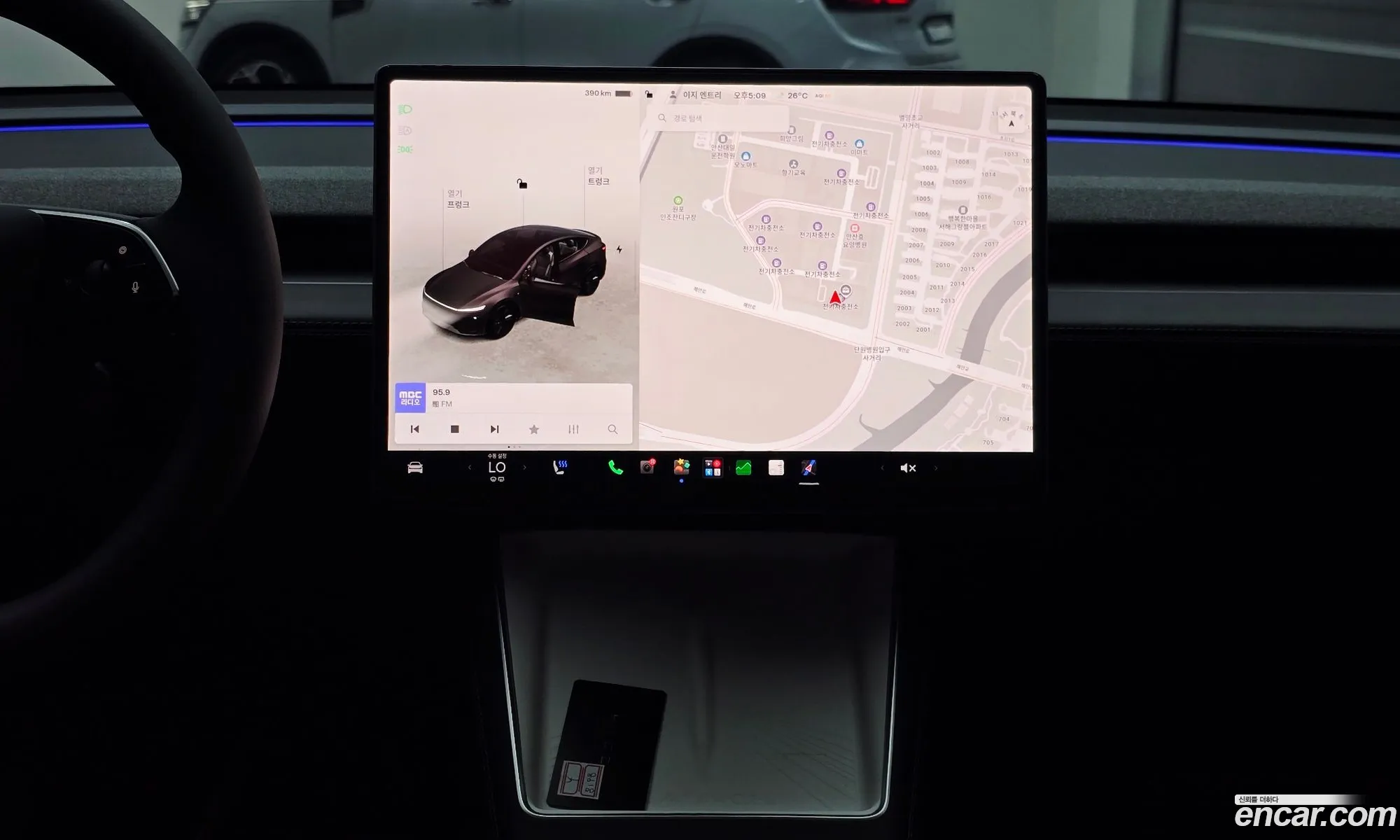 Tesla Model Y 2025 LRWYGCFJ1SC104043 — 23