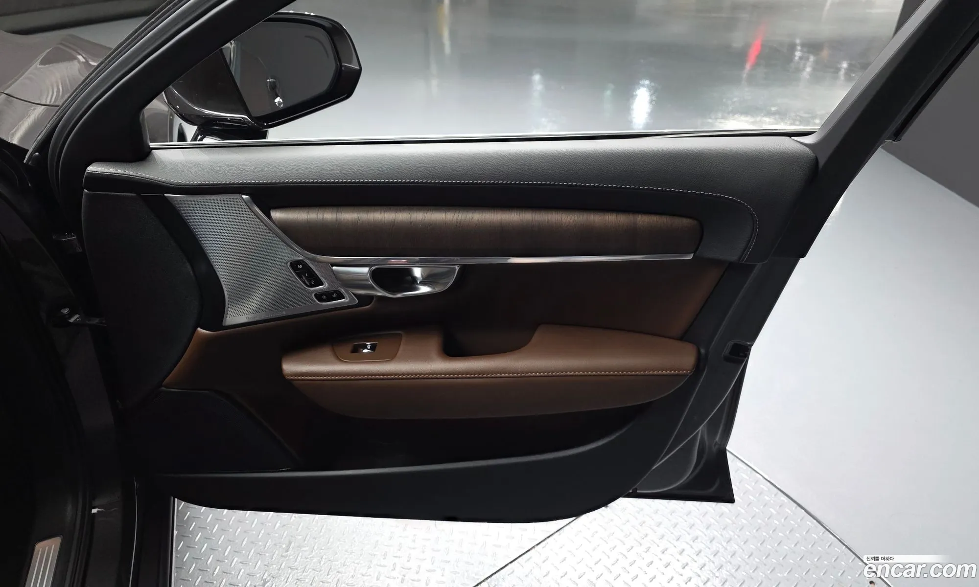 Volvo S90 2021 LVYPT062CNP256985 — 32