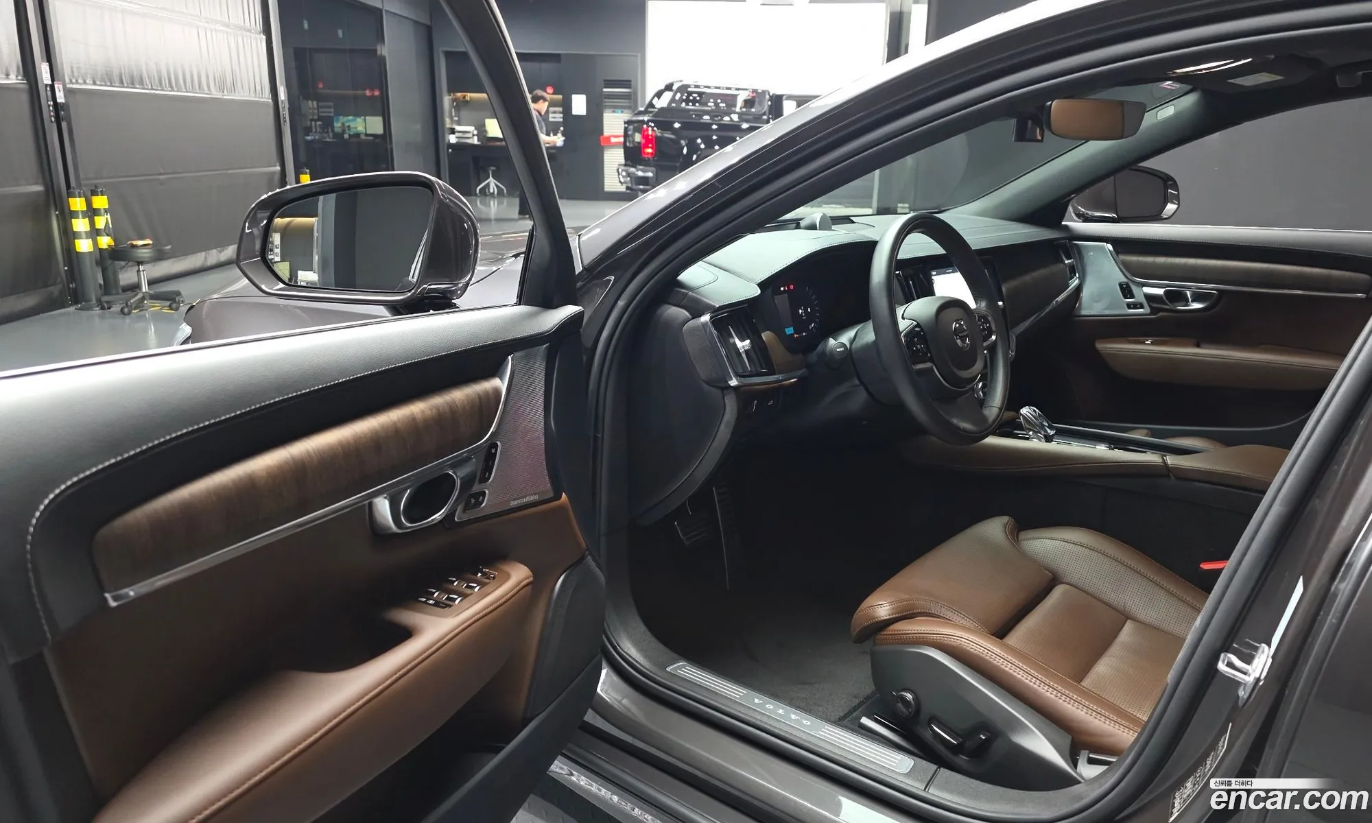 Volvo S90 2021 LVYPT062CNP256985 — 28