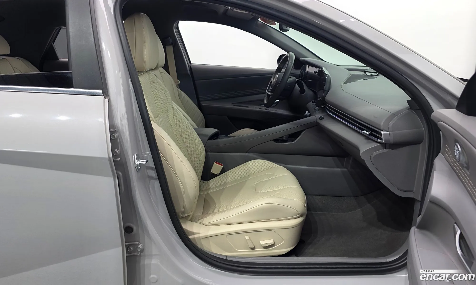 Hyundai Elantra 2023 — 2