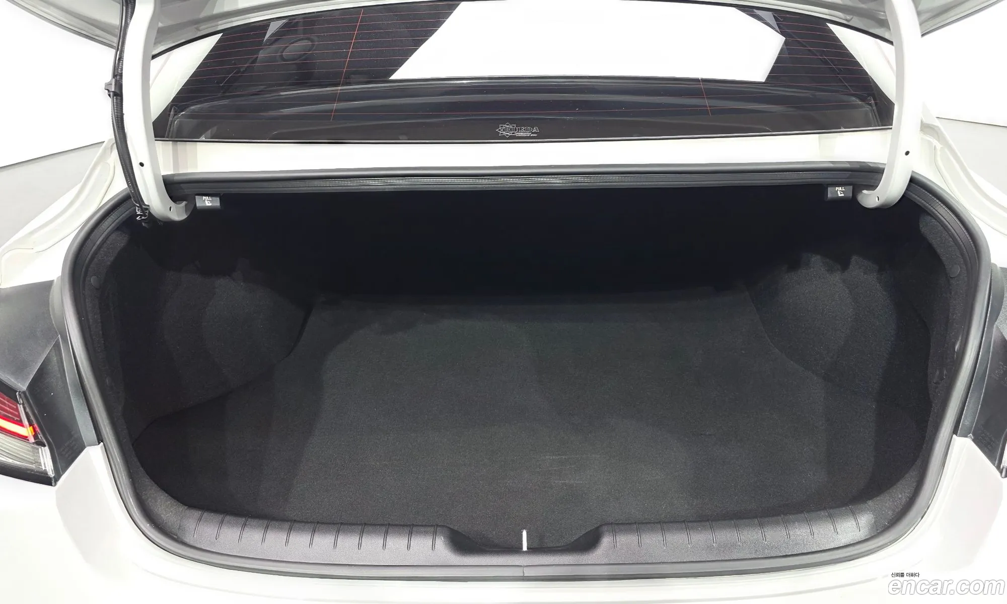 Hyundai Elantra 2023 — 16