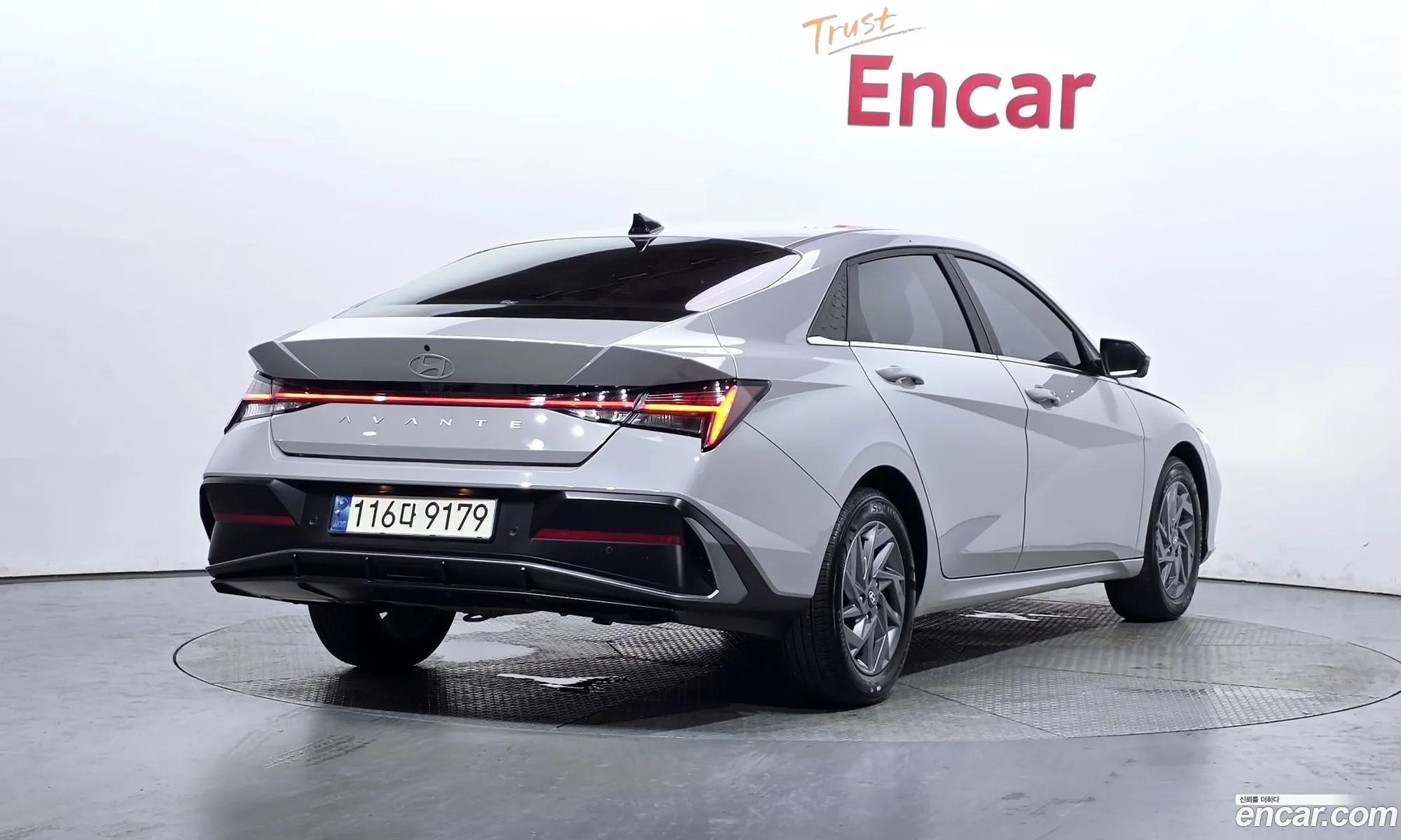 Hyundai Elantra 2023 — 10