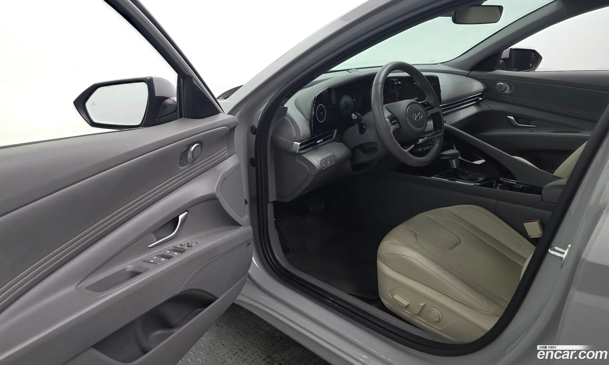 Hyundai Elantra 2023 — 3