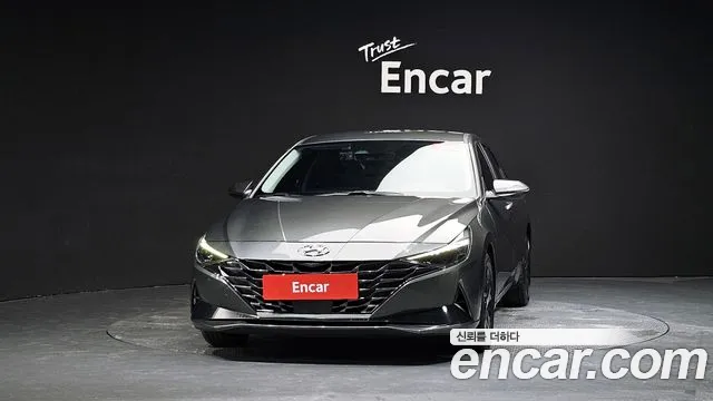 Hyundai Elantra 2022 — 2