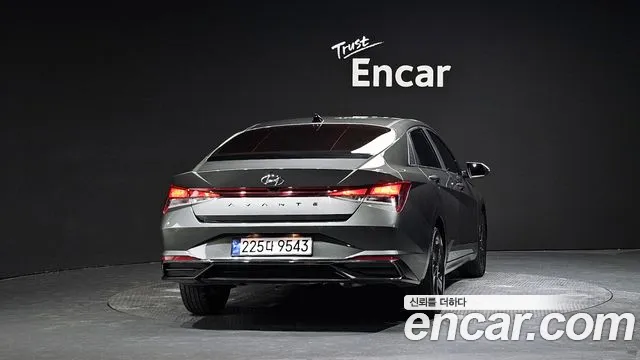 Hyundai Elantra 2022 — 3
