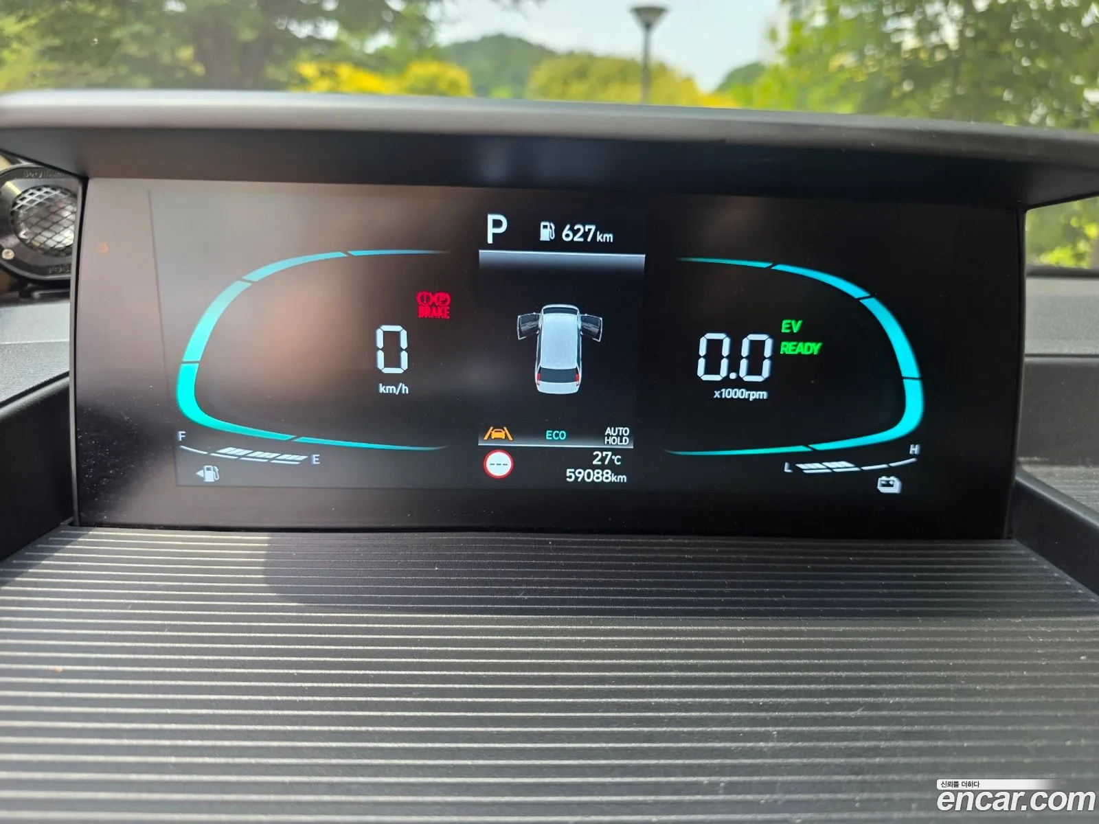 Hyundai Staria 2025 — 2